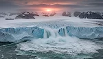 Fonte du glacier en antarctique accélère la montée des eaux marines.