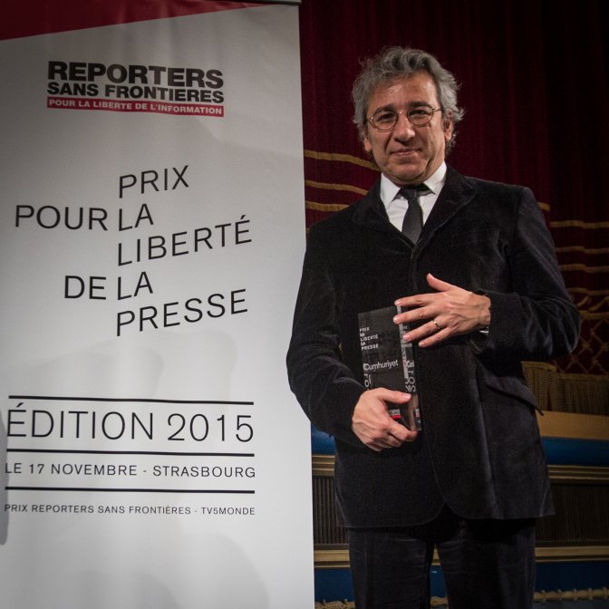 Can Dündar prix RSF Strasbourg 17 novembre 2015.jpg
